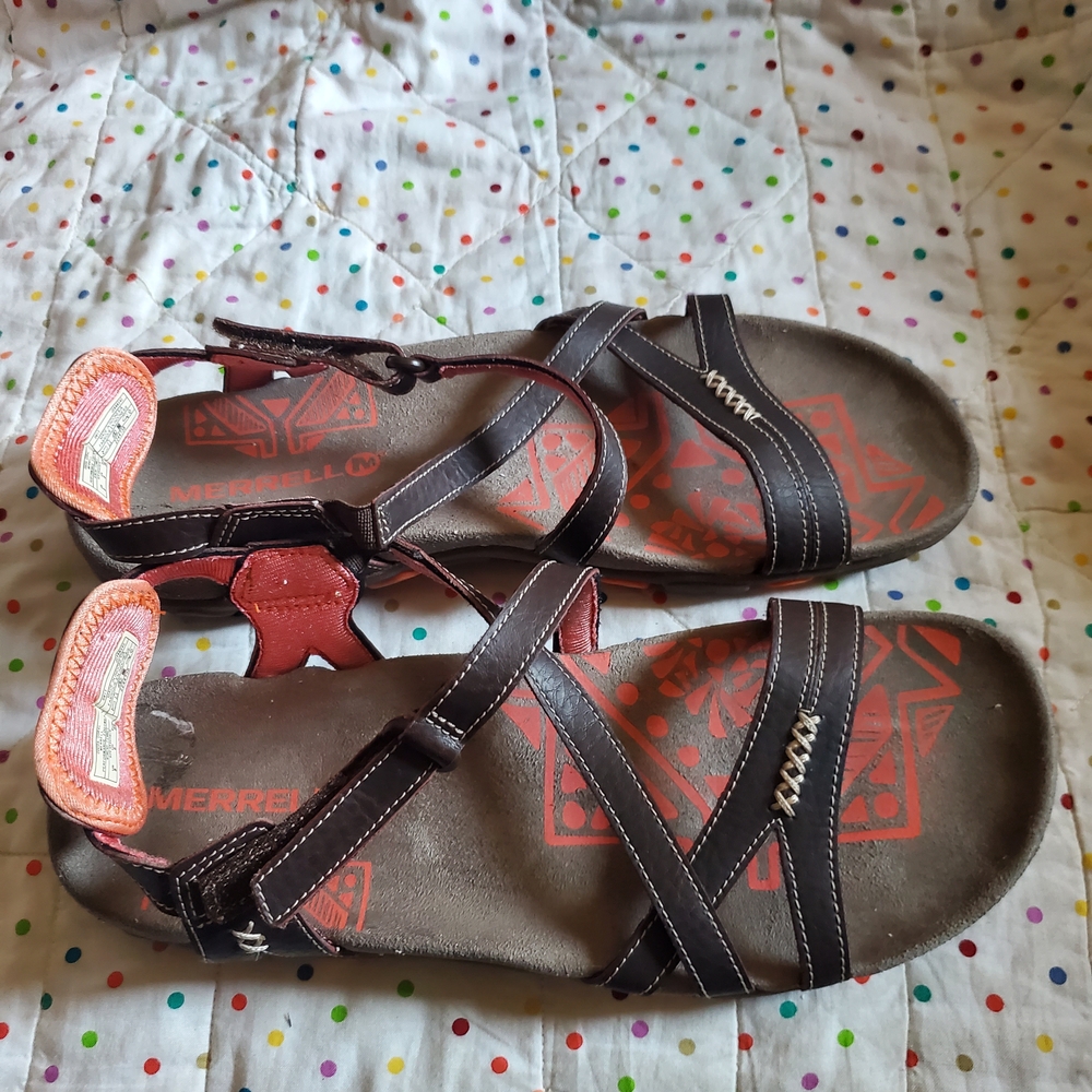 Merrell Cocoa/ Coral Sandal Size 8.